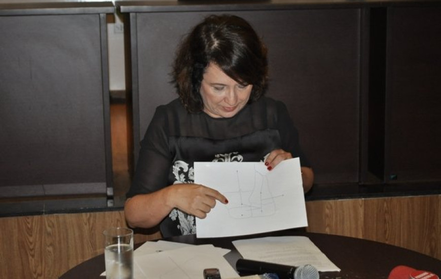 Senadora mostra onde serão construídos os CTs