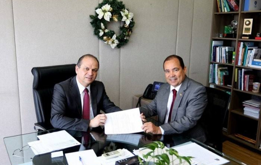 Senador Vicentinho Alves anuncia recursos