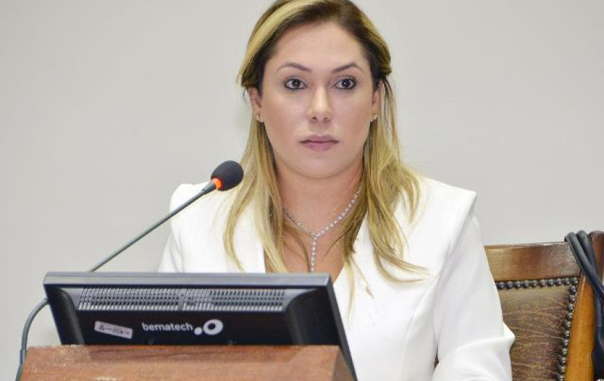 Deputada propõe projeto para informar sobre adoção