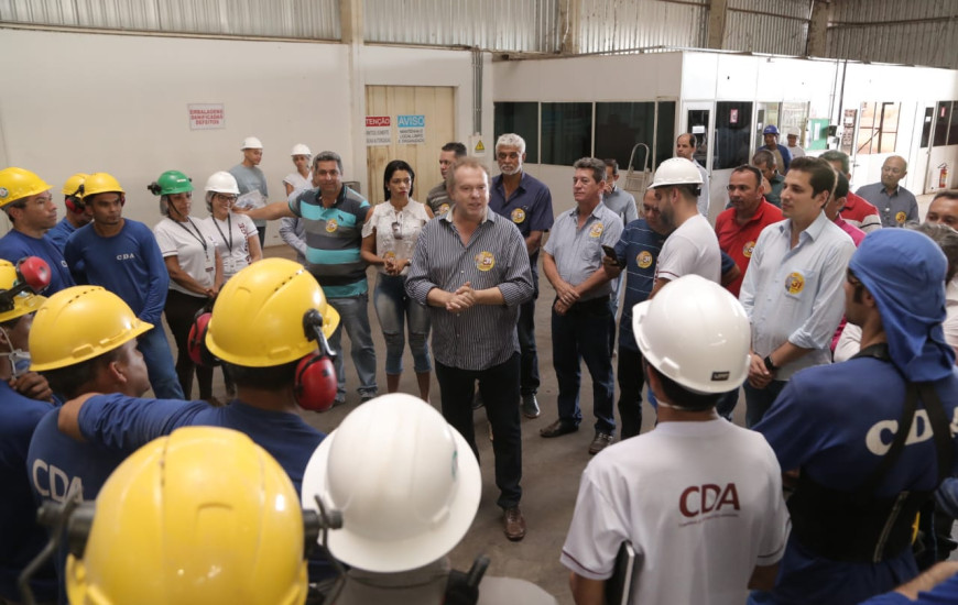 Carlesse visita indústrias em Lagoa da Confusão