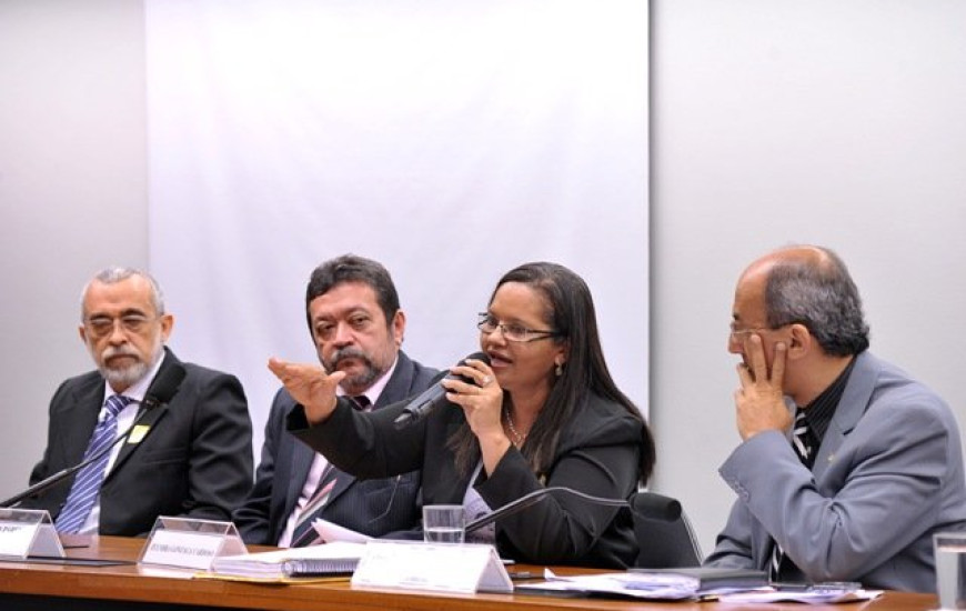 Professora fala em CPI