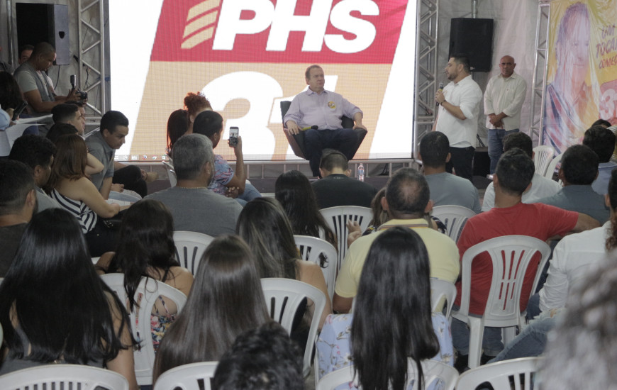 Carlesse se reúne com os jovens para apresentar e debater seu plano de governo