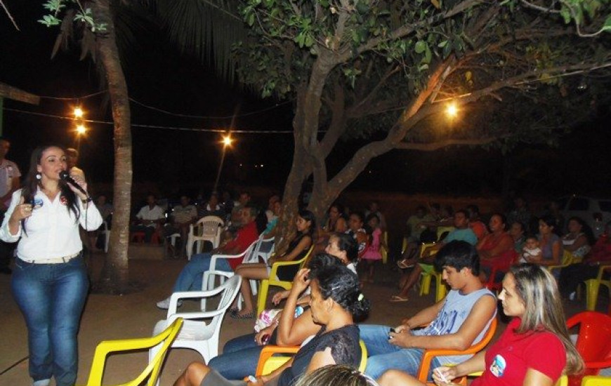 Divina Márcia realiza visita