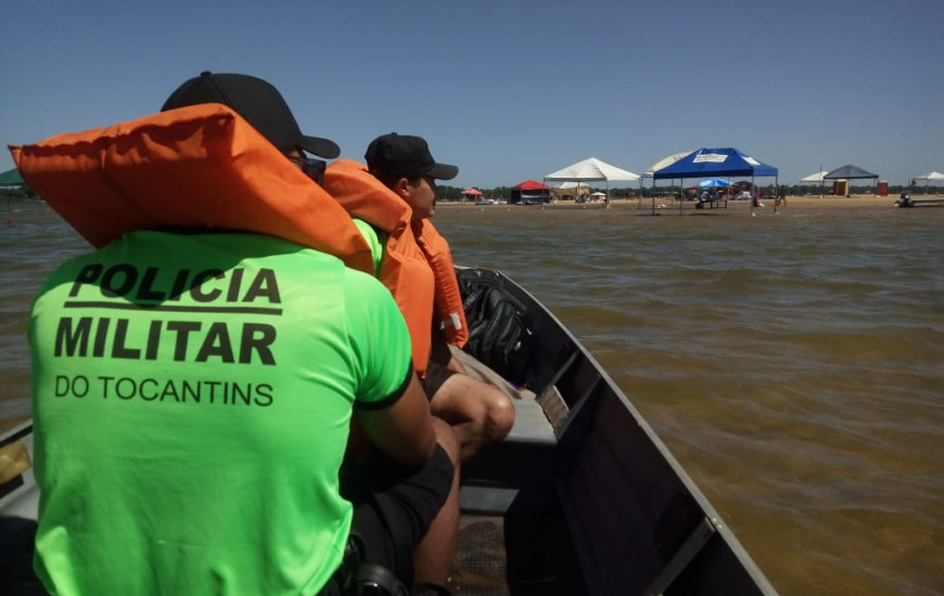 Patrulhamento aquático na Praia de Araguanã