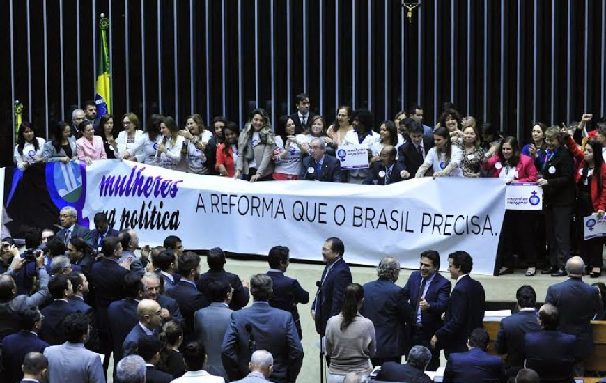 Deputadas pedem mais mulheres na política