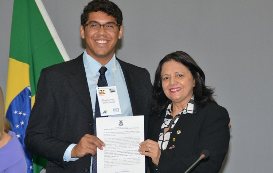 Valderez parabeniza organização