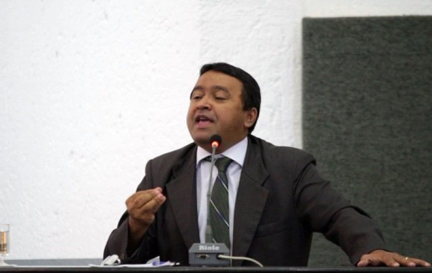 Elenil se declara contra medida da prefeitura