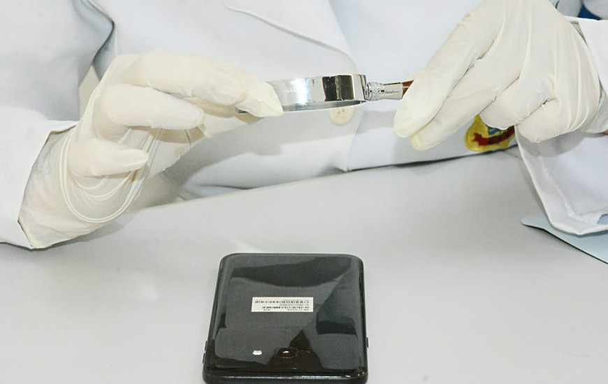 Trabalho dos peritos consiste em extrair dados do celular sobre a localização.