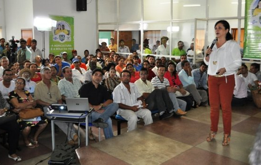 Senadora em encontro em Palmeirópolis