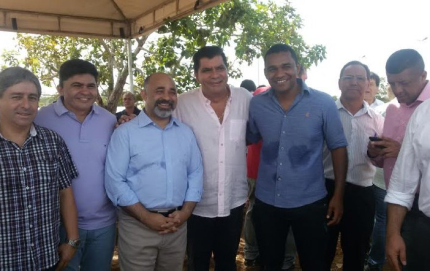 Waldson, Amastha, ministro e outros em visitas