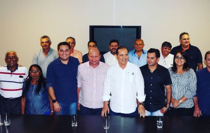 Senador é recepcionado por prefeitos