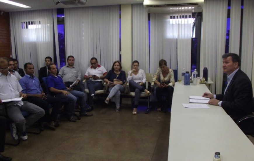 Secretário recebe sindicatos e associações