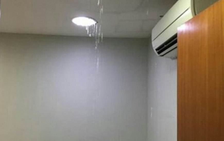 Salas do Palácio Araguaia são atingidas por chuva