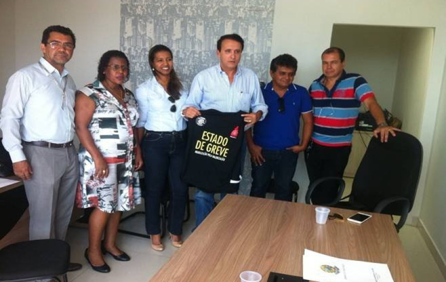 Deputado recebe servidores