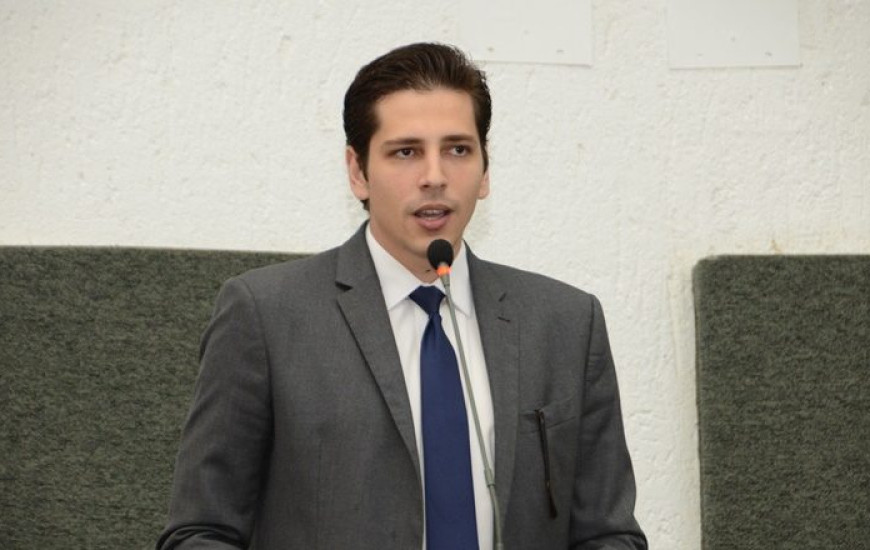 Deputado estadual Olyntho Neto