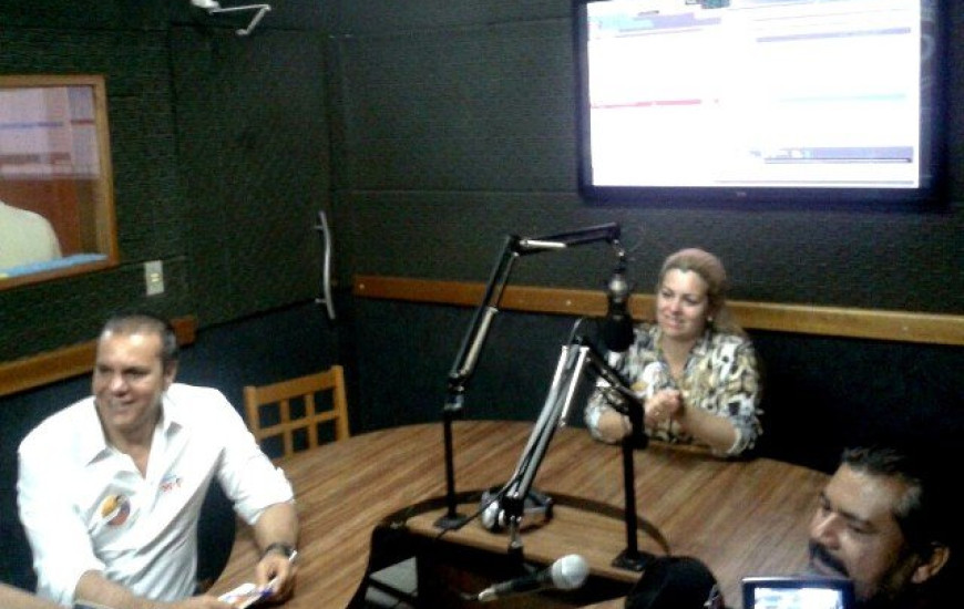 Cinthia Ribeiro faz críticas a adversários