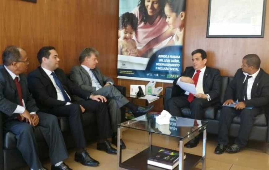 Deputado Agnolin em reunião na Funasa