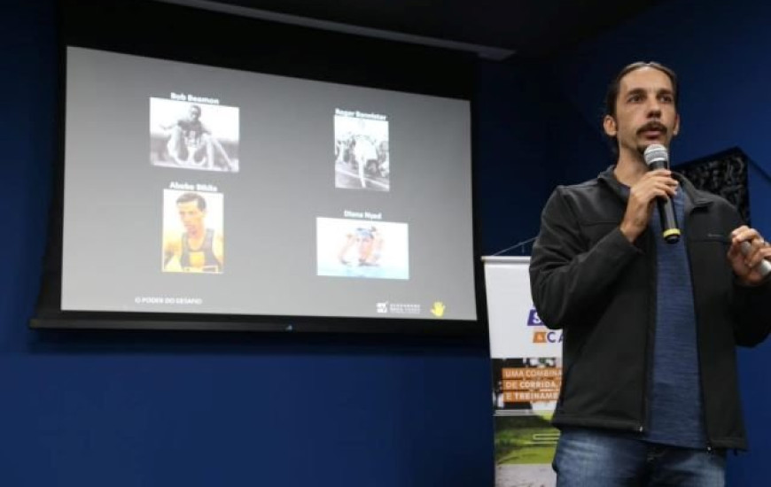 Alexandre Bacil em palestra