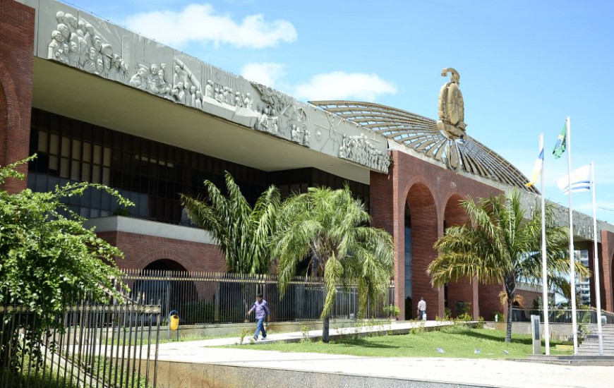 Gastos com pessoal ultrapassam LRF