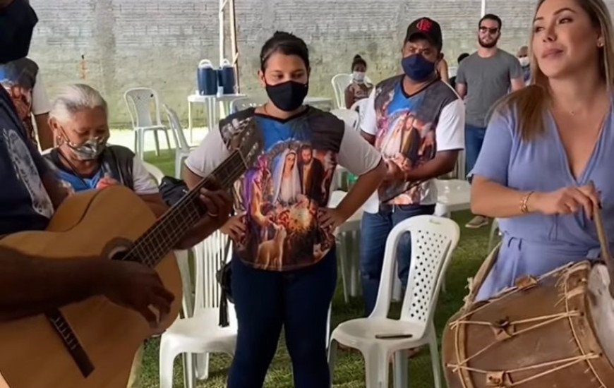 Deputada estadual Luana Ribeiro participa da Folia de Reis 