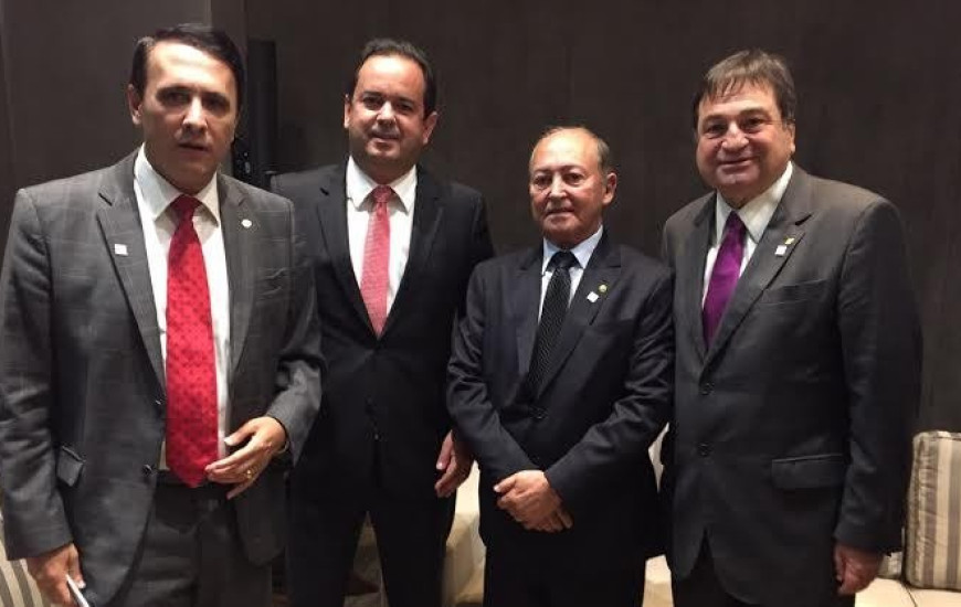 Roberto Pires e deputados do TO