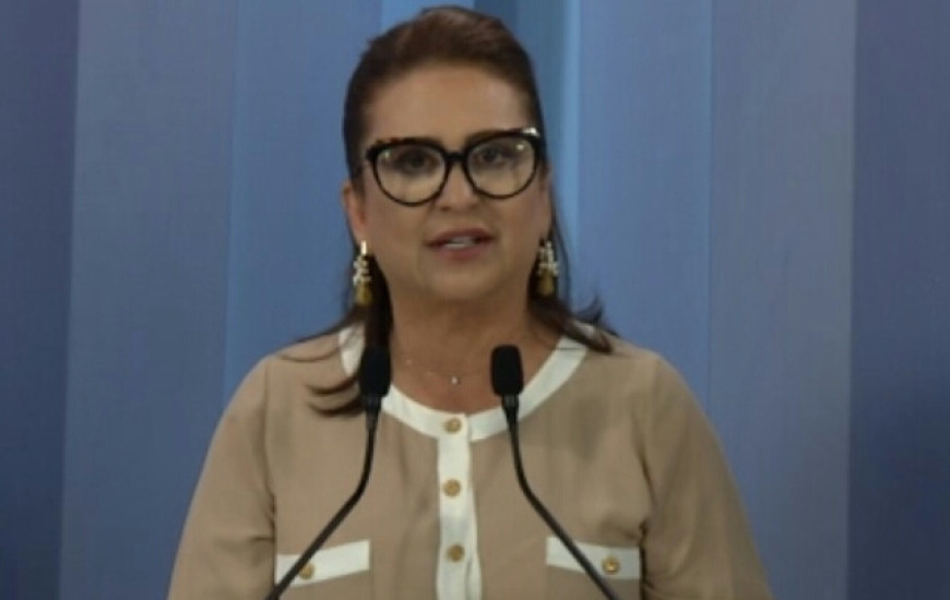 Candidata fala aos eleitores em debate na TV
