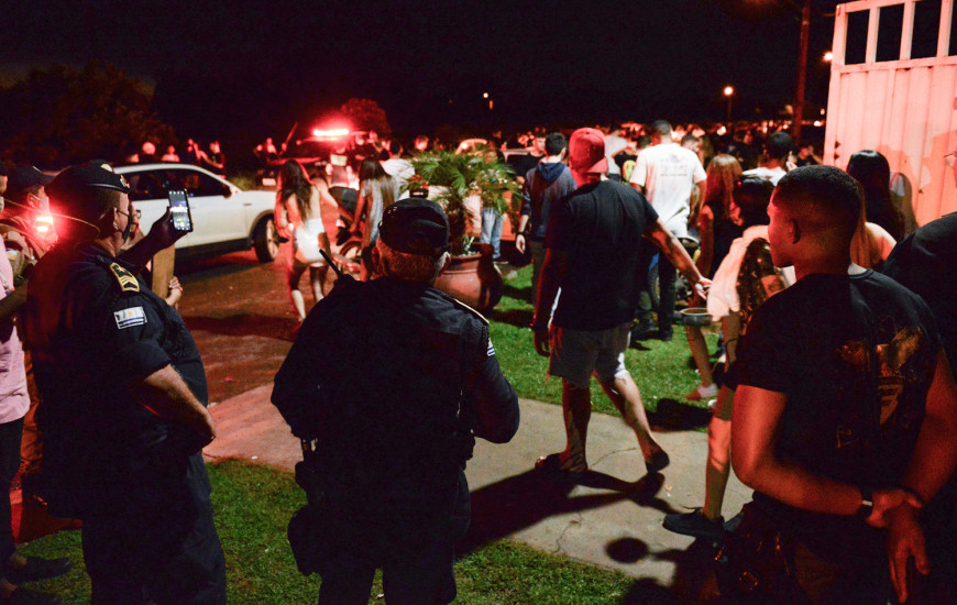 Três jovens se identificaram como sendo os responsáveis pela festa