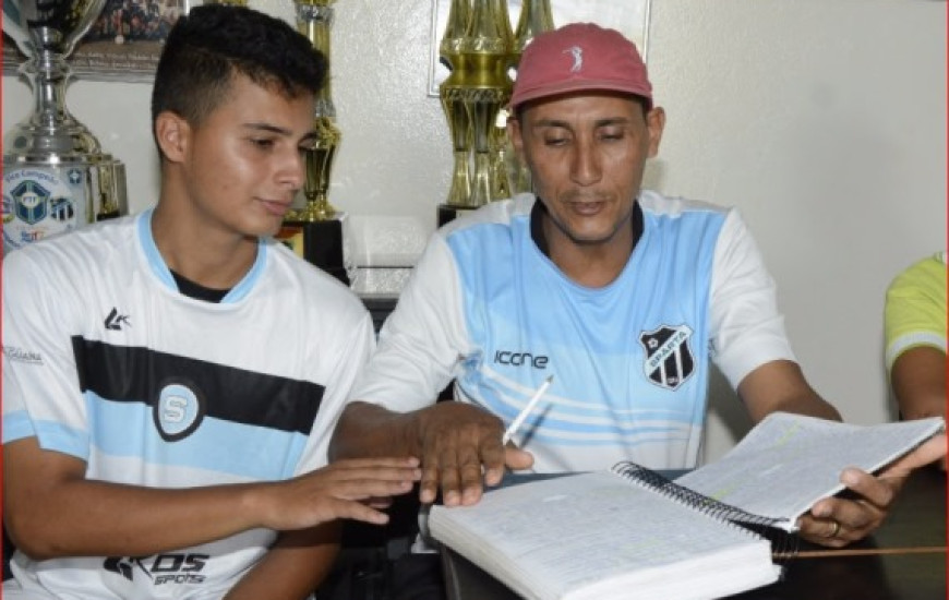 Pai e filho sonham em cursar Educação Física