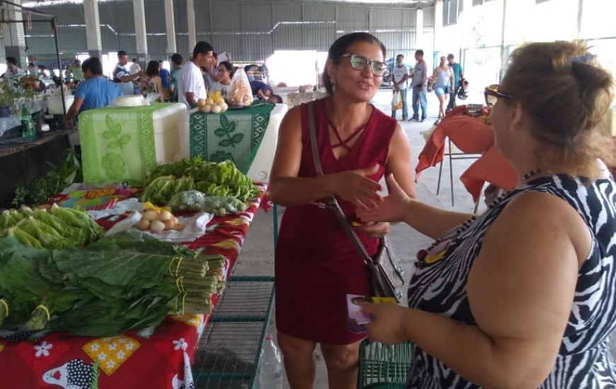 Candidata visitou a Feira Municipal durante sua visita a Paraíso