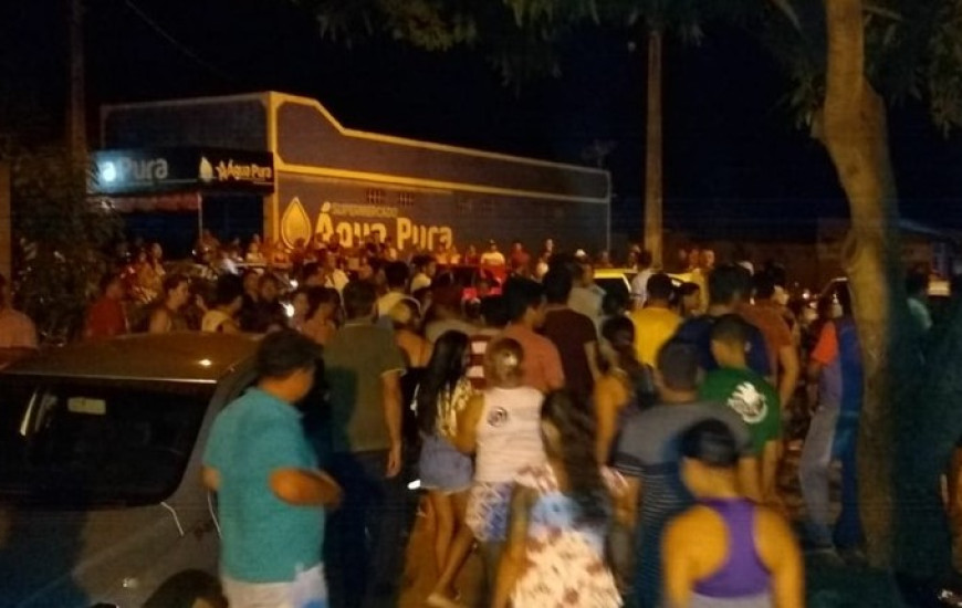 A soltura dos vereadores movimentou a frente da delegacia da cidade