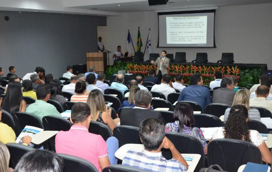 Vereadores debatem funcionamento de Câmaras em oficina