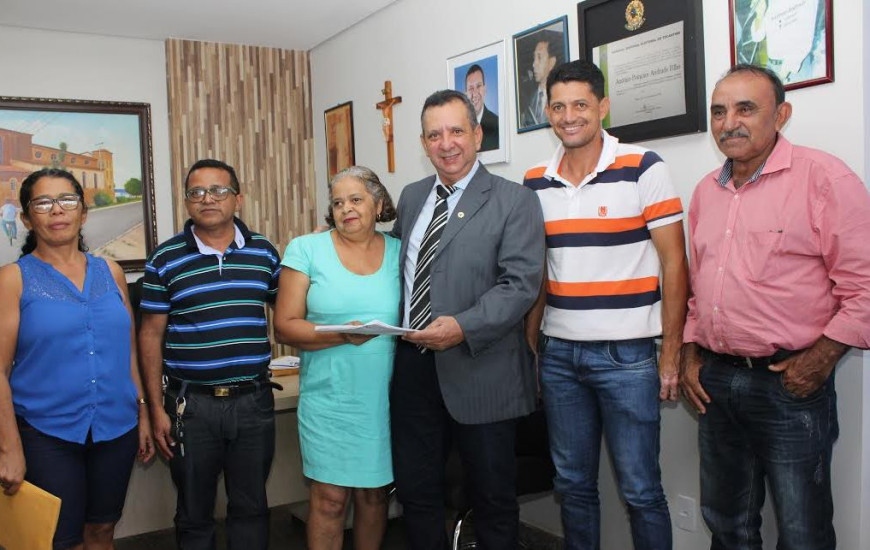 Deputado apoia construção de centro