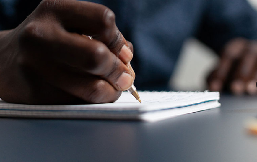 População autodeclarada branca estudou, em média, 10,9 anos, contra 9,4 da negra