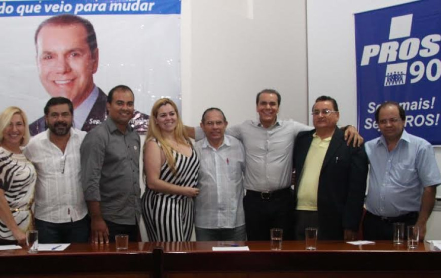 Ataídes Oliveira: Pros e mais três