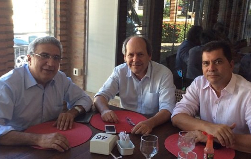 Prefeitos almoçam juntos