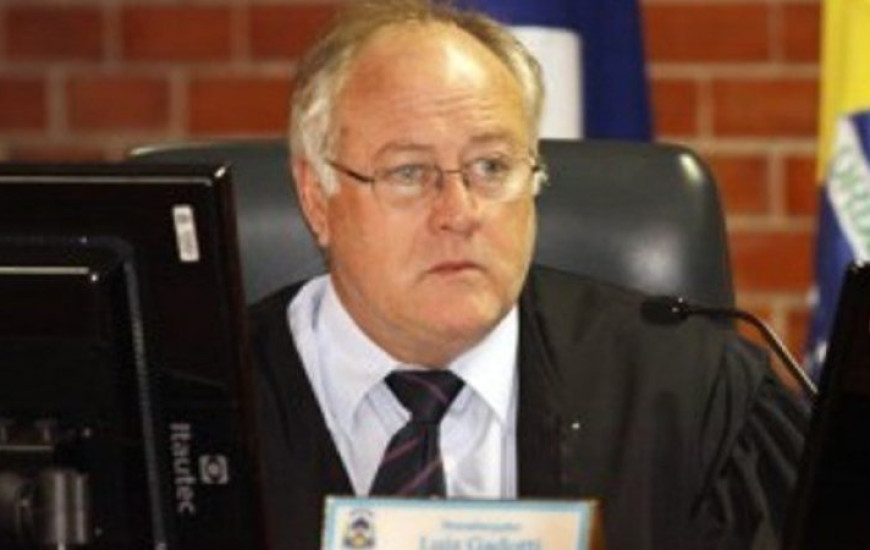 Gadotti permanece internado