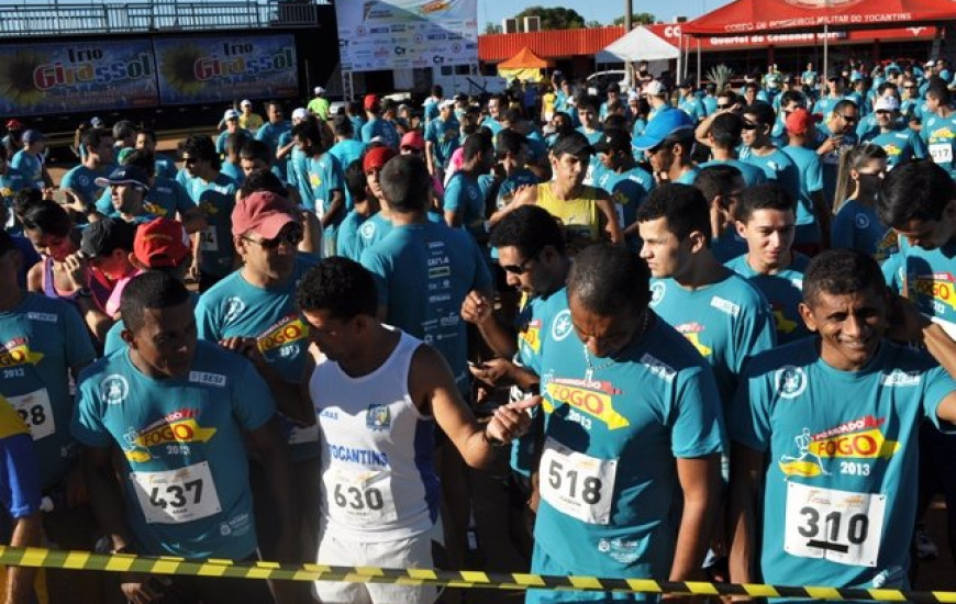 Atletas participam da Corrida do Fogo