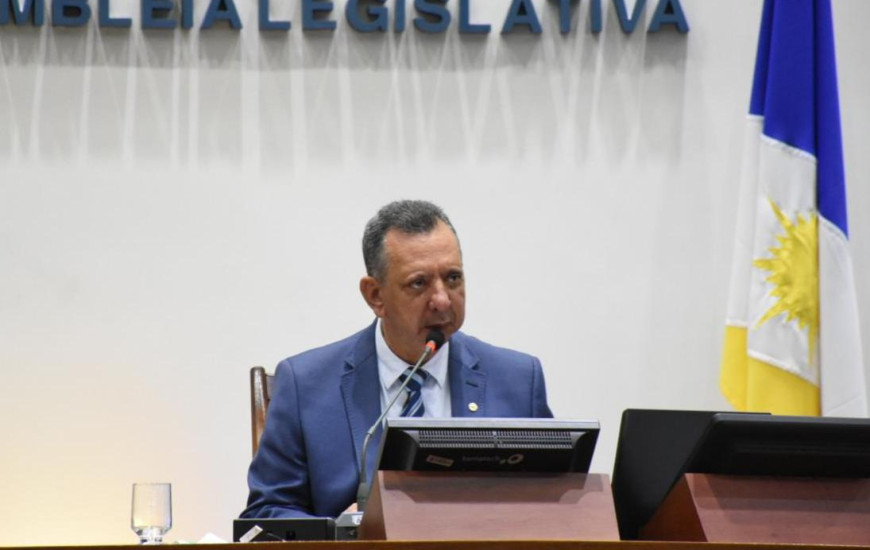 Deputado Antonio Andrade, durante sessão na AL.