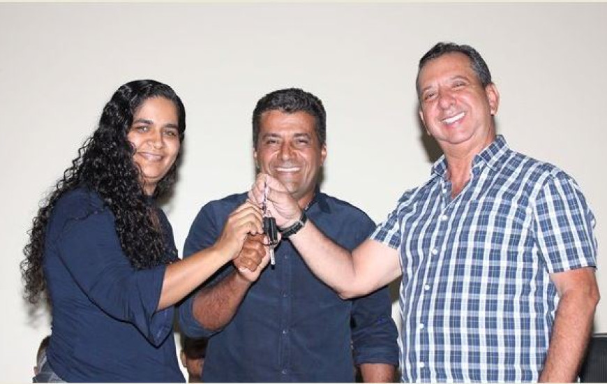 Deputado entrega veículo a Combinado no Tocantins