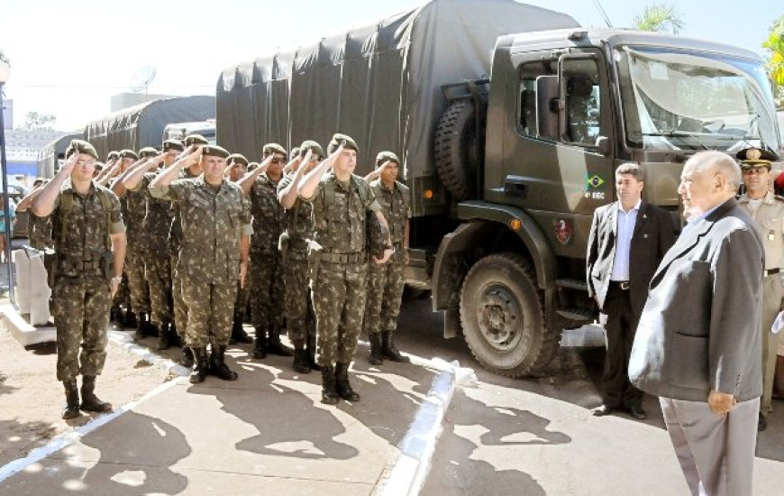 Governo contrata exército para trabalho