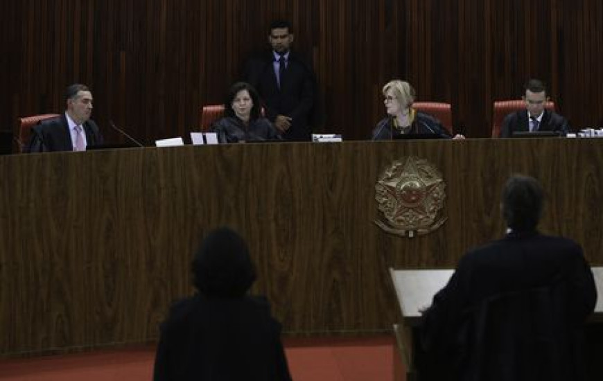 Votação foi finalizada na madrugada deste sábado