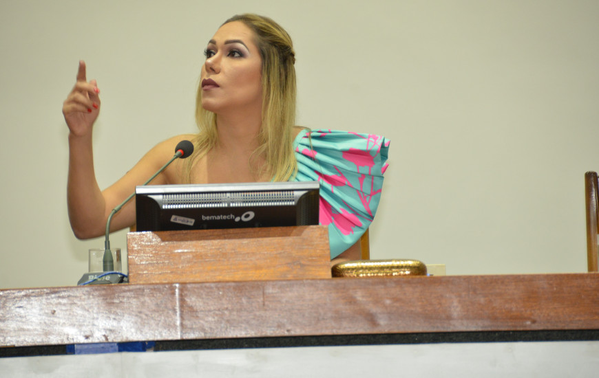 Deputada pede justiça para mulheres assassinadas