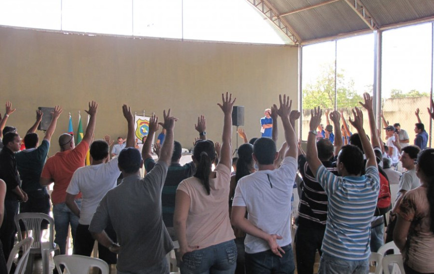 Sinpol realiza manifestação nesta sexta