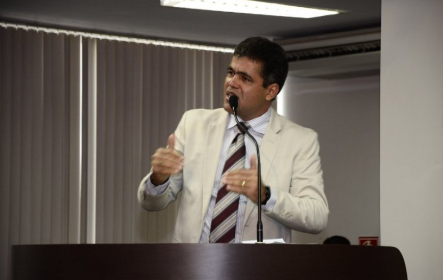 Vereador Milton Neris eleogia Amastha