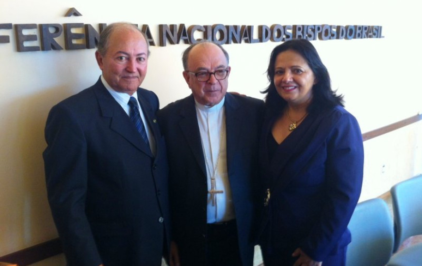 Lázaro Botelho e sua esposa se reúnem com cardeal