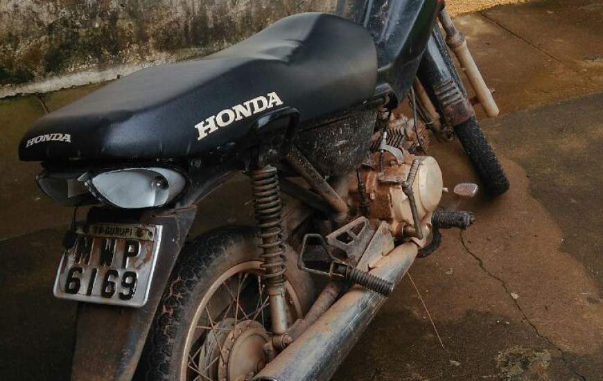 motocicleta capturada junto com o criminoso