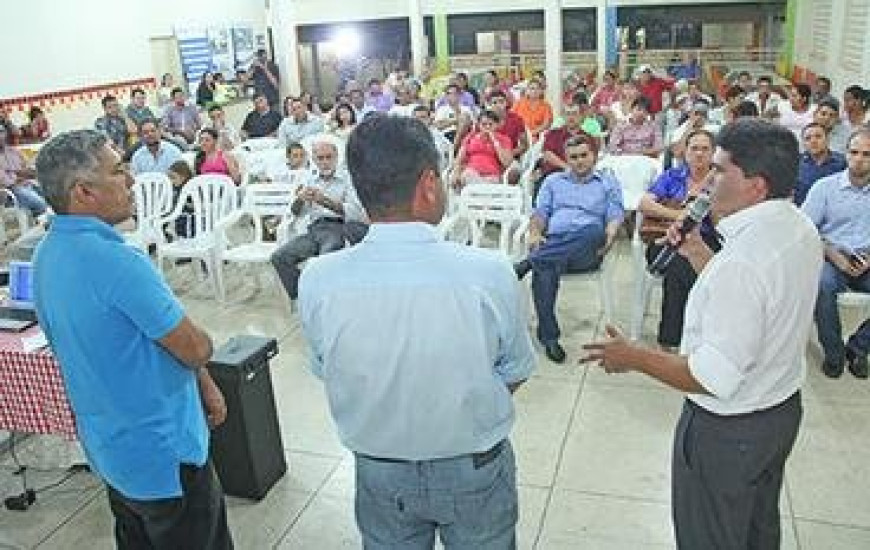 Negreiros lança obras