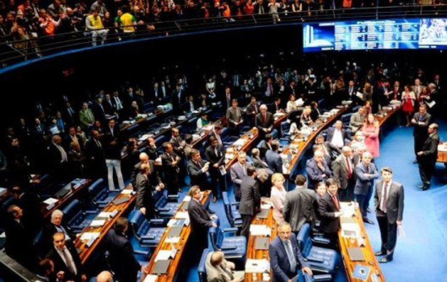 Senadores começam votação do ajuste fiscal