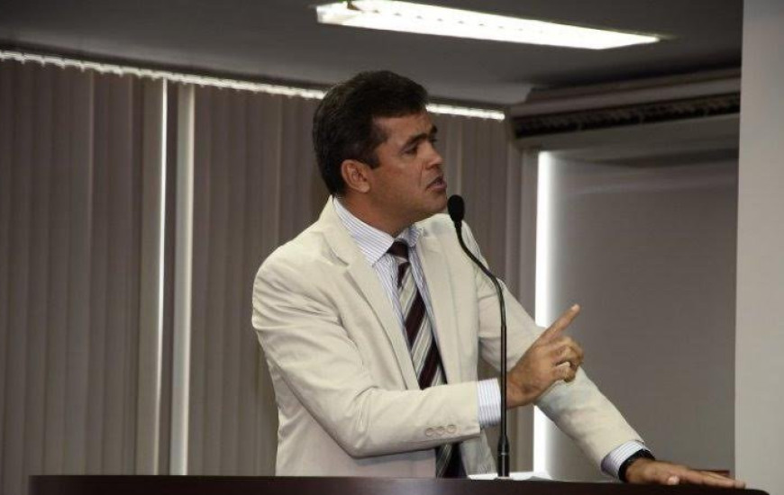 Milton Neris rebate críticas