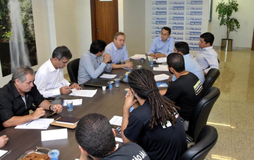 Vereadores participam de negociações